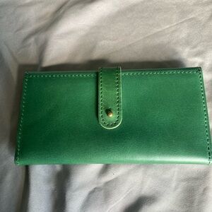 Brand New Portland Leather Cowboy Mint Trifold Wallet
